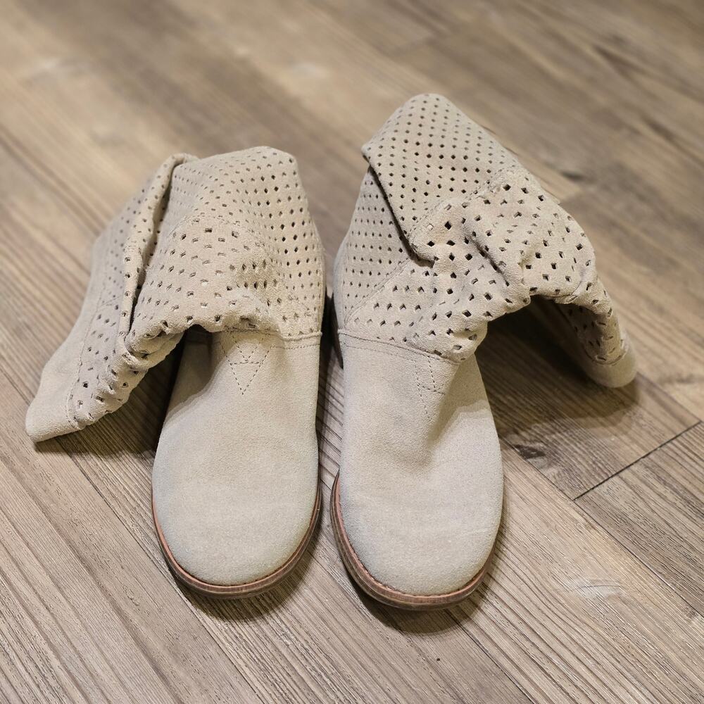 Toms Serra Beige Suede Perforated Fashion Slouch Boots Women's - sz 7